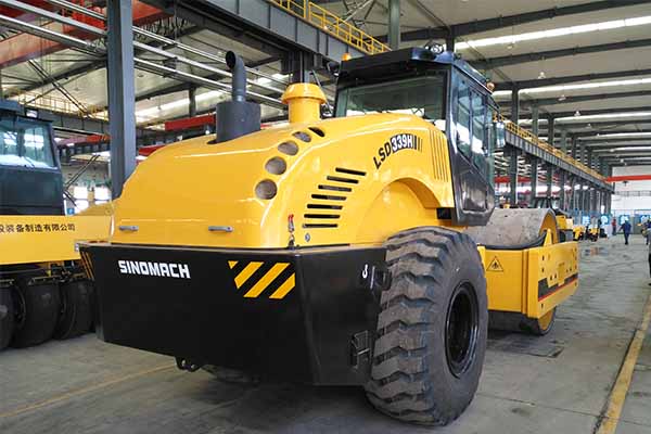 大型<a href='http://www.ikebukuro-takkyu.com' target='_blank'>壓路機</a>