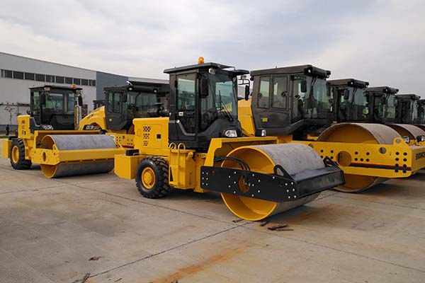 <a href='http://www.ikebukuro-takkyu.com/product/77.html' target='_blank'>振動壓路機</a>